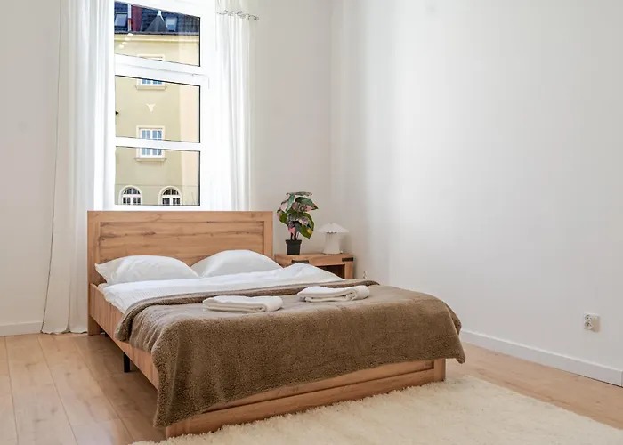 Szobiszowicka Modern By Bookinghost *